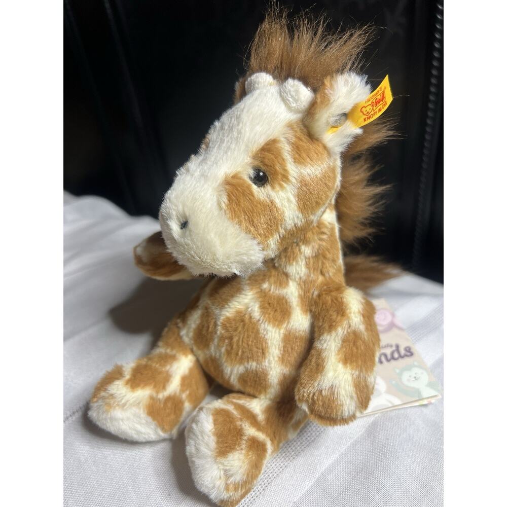 Girta Giraffe, Soft Cuddly Friends - EAN 068164 - From The Steiff Collection NWT